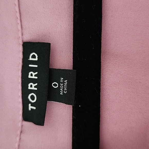 Torrid Size 0 Lilac Button Polyester Top - Picture 2 of 3